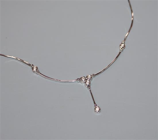 A modern 750 white metal and diamond set drop pendant necklace, approx. 46cm.